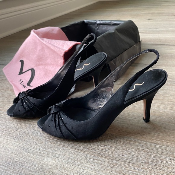 Nina Vintage Black Satin Heels from mid 1990’s
Size 8M - Picture 3 of 10